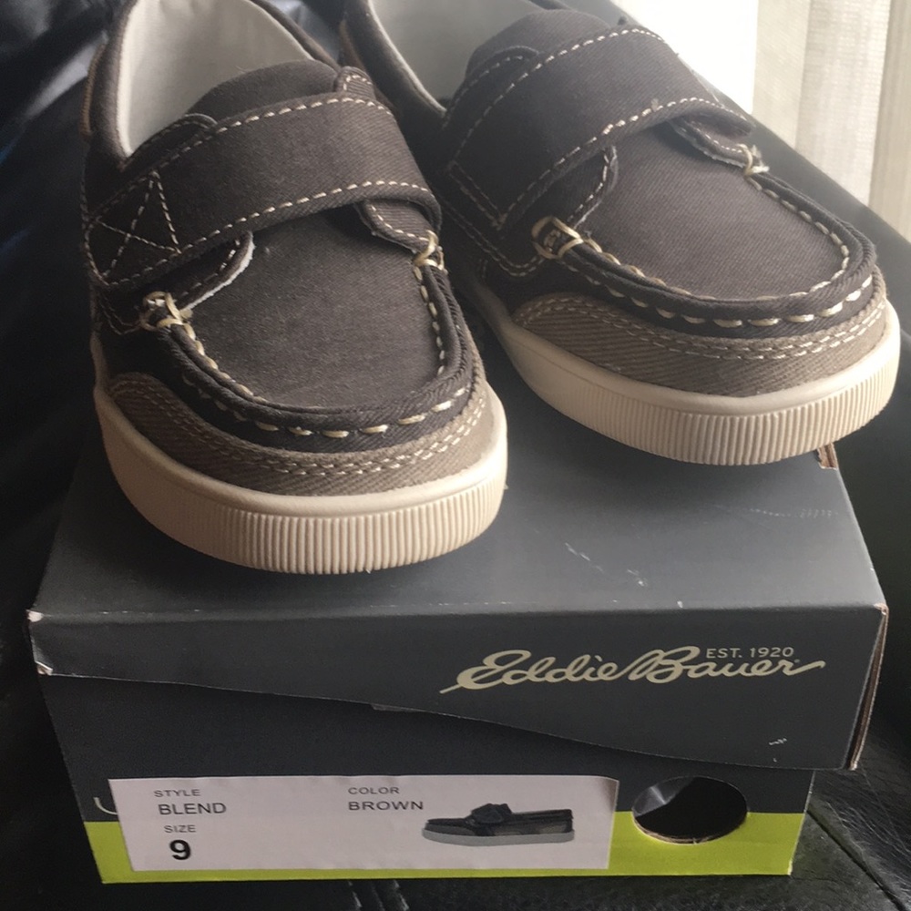 Brand NEW Eddie Bauer Boys 9 shoes